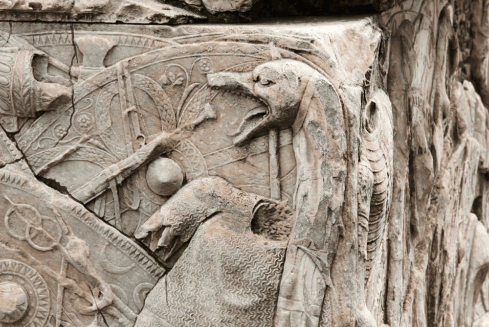 Dacian Drago Trajan's Column - societatea dacilor